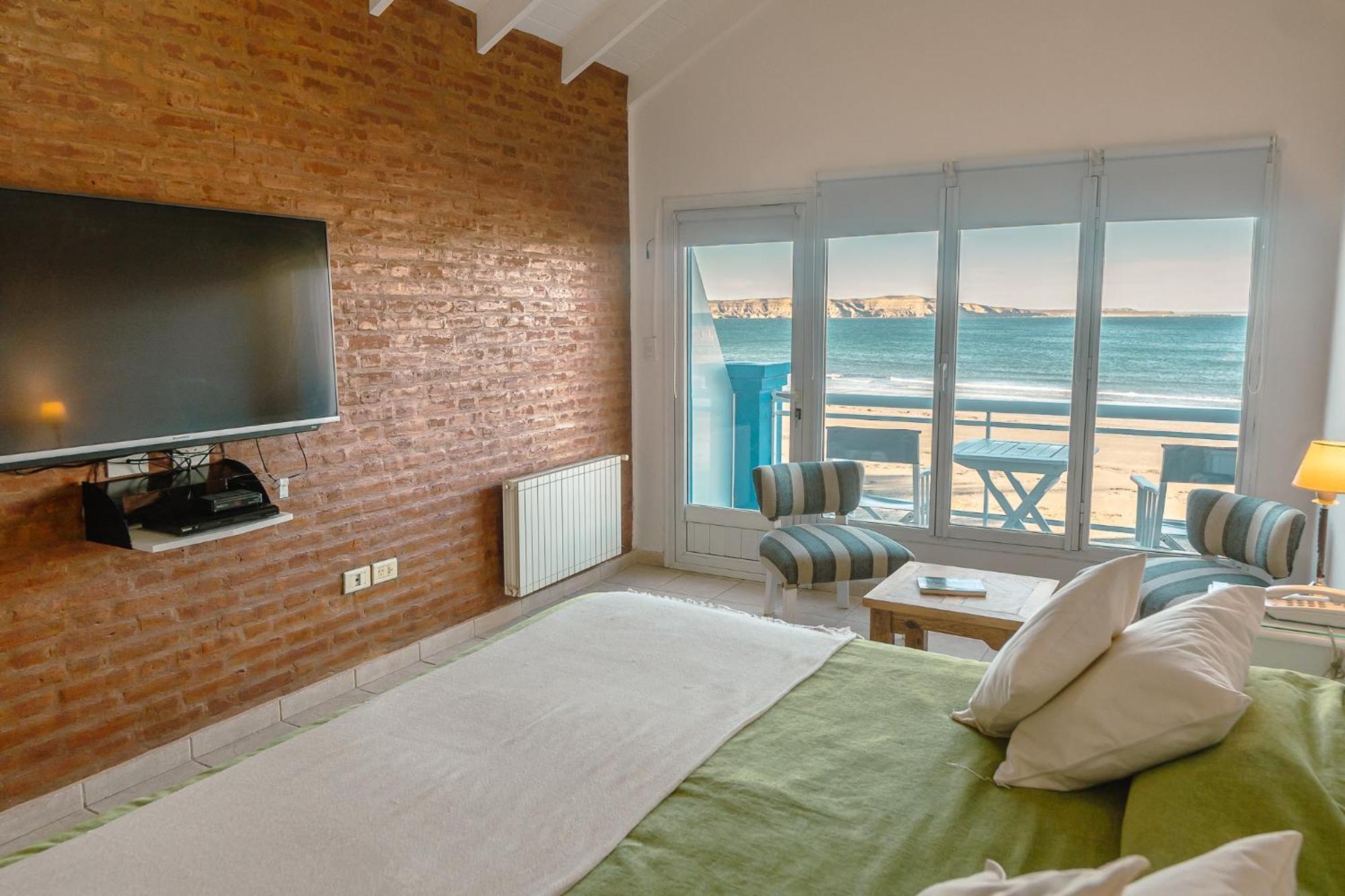 Rayentray Las Restingas Hotel De Mar Puerto Pirámides Esterno foto