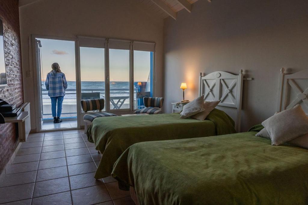 Rayentray Las Restingas Hotel De Mar Puerto Pirámides Esterno foto